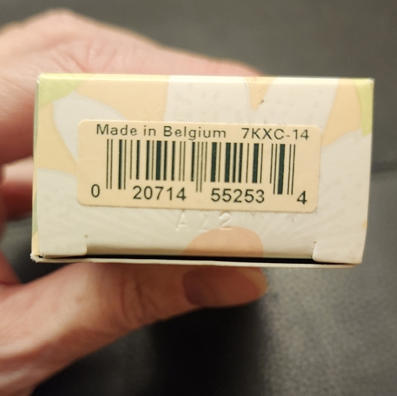 Clinique Stay-Matte Oil-Free Makeup Foundation In 14 Vanilla - Picture 5 of 8